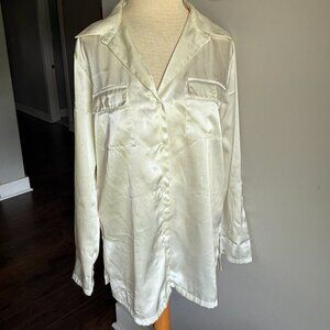 Requirements Ivory/Pearl/White Long Sleeve Button Up Blouse